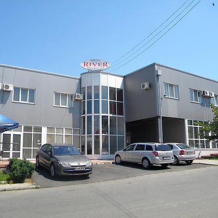 Hotel River Тыргу-Жиу Номер фото