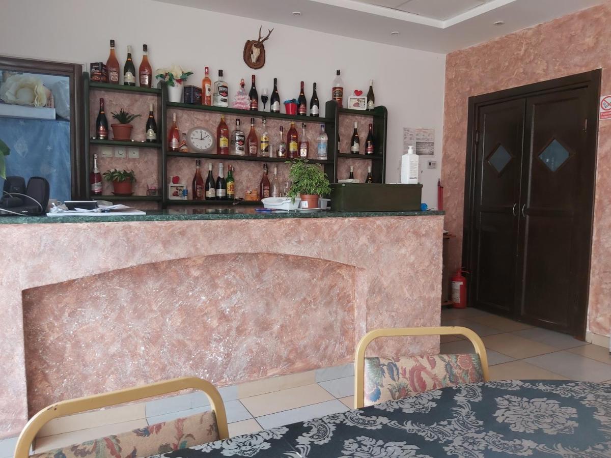 Hotel River Тыргу-Жиу Экстерьер фото