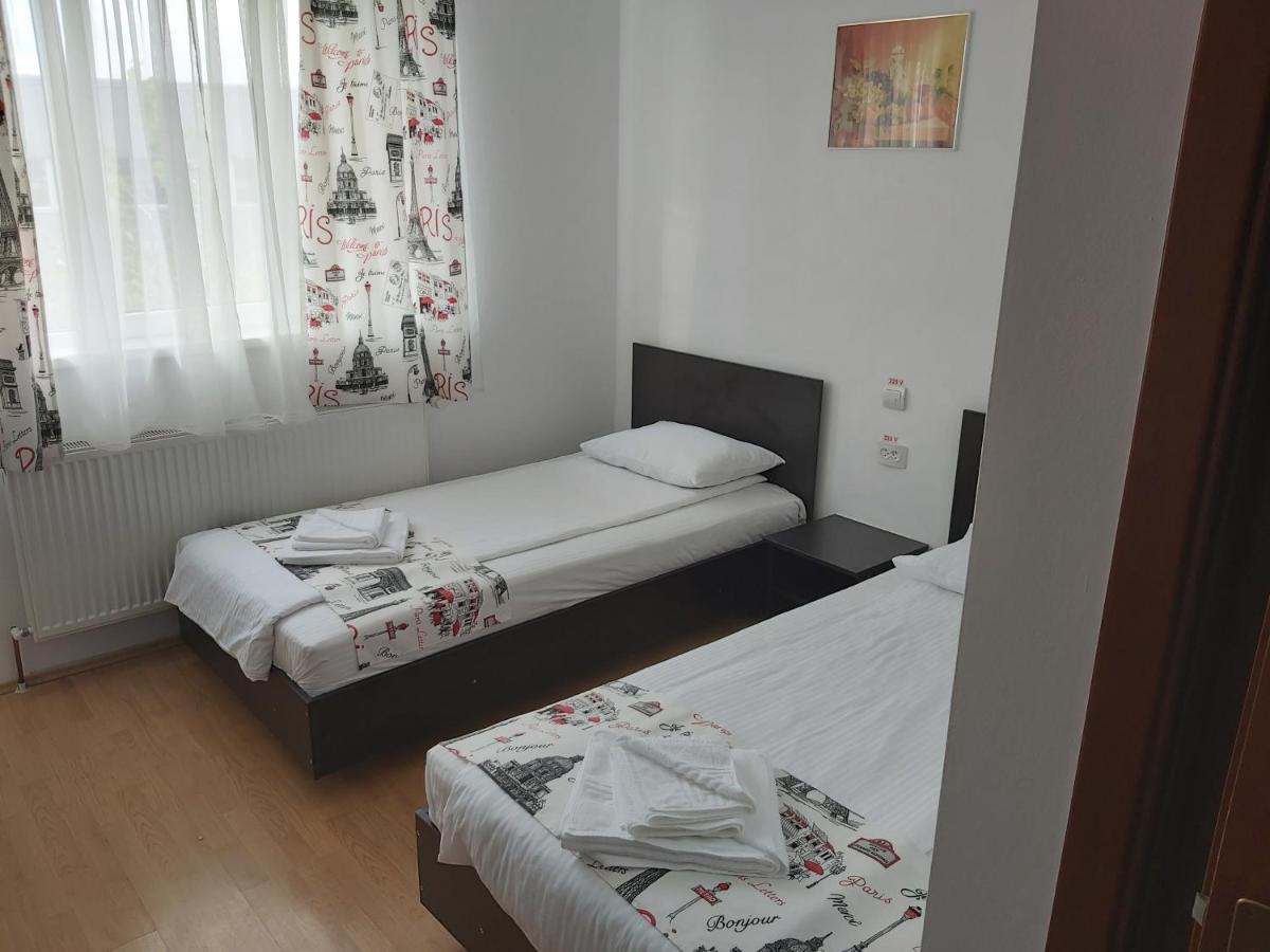Hotel River Тыргу-Жиу Экстерьер фото