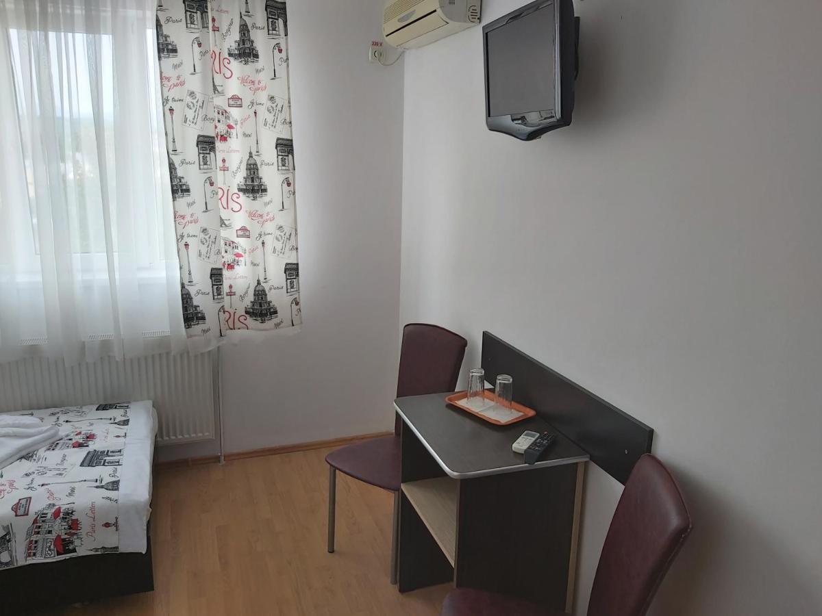 Hotel River Тыргу-Жиу Экстерьер фото