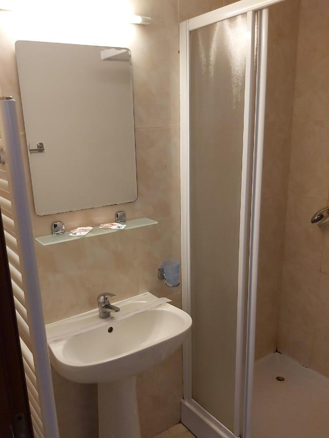 Hotel River Тыргу-Жиу Экстерьер фото