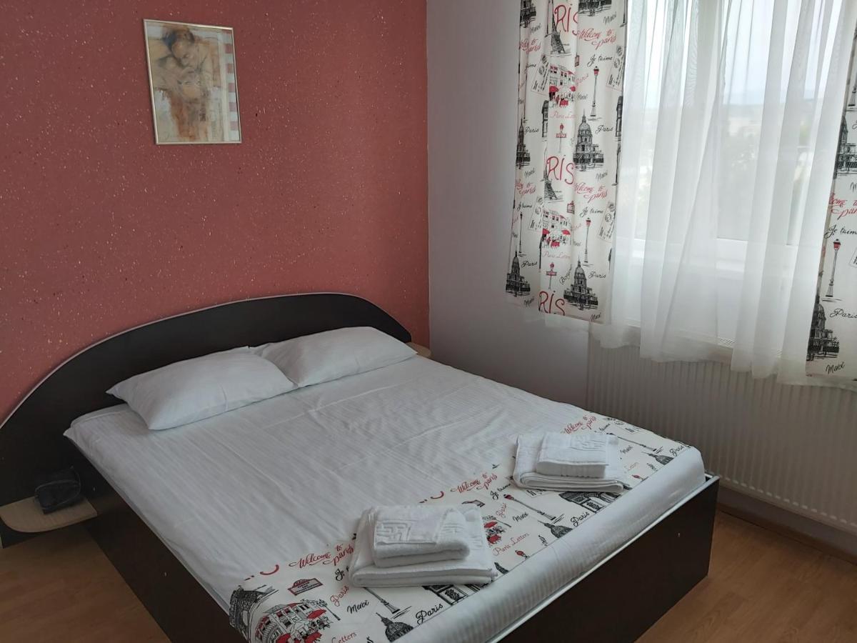 Hotel River Тыргу-Жиу Экстерьер фото