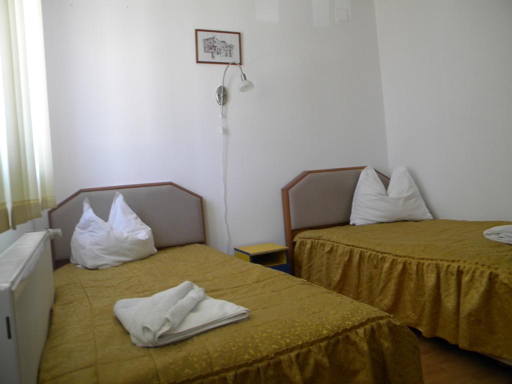 Hotel River Тыргу-Жиу Номер фото