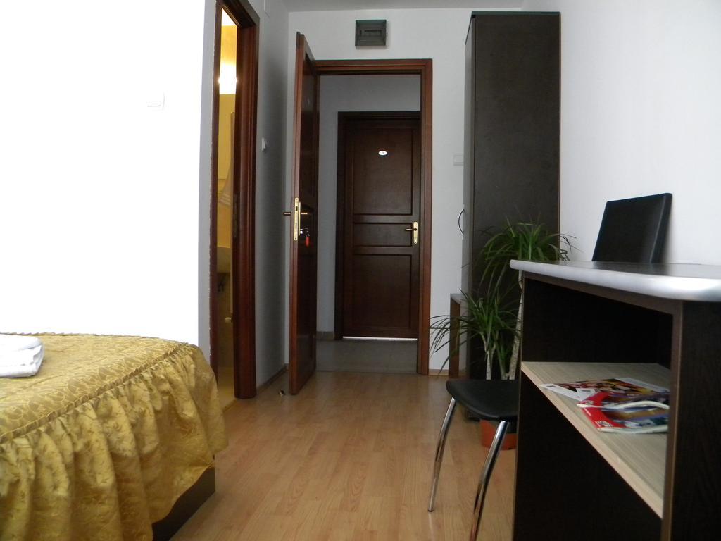 Hotel River Тыргу-Жиу Номер фото