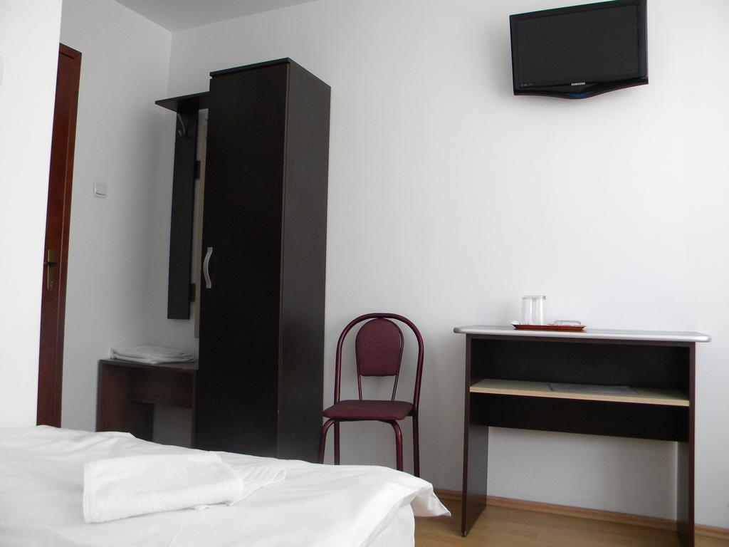 Hotel River Тыргу-Жиу Экстерьер фото