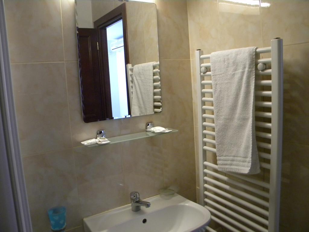 Hotel River Тыргу-Жиу Номер фото